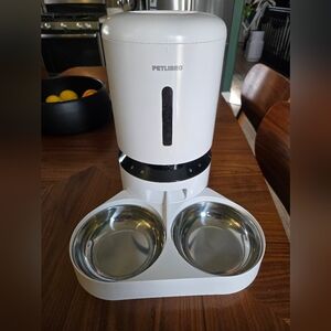 Petlibro Automatic Pet Feeder with Dual Bowls And Camera